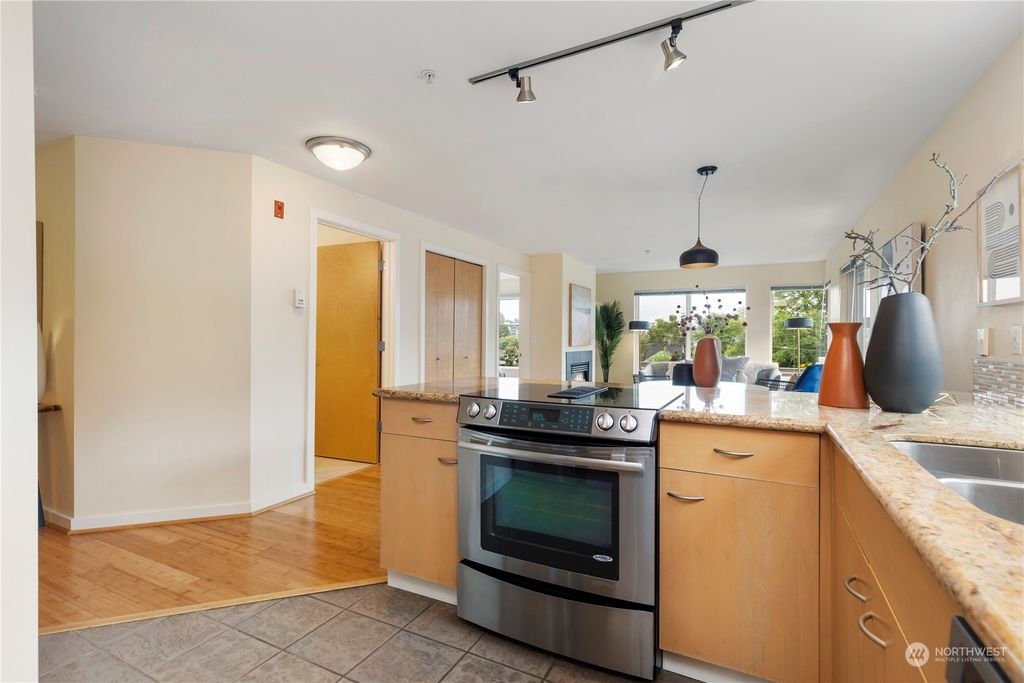 listing image 9360542017037733350