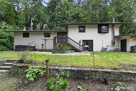 Photo of 37135 2nd Avenue SW, Federal Way, WA 98023 (MLS # 2531700)