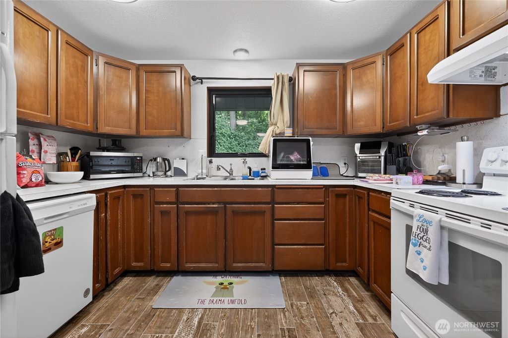 Photo of 37135 2nd Avenue SW, Federal Way, WA 98023 (MLS # 2531700)
