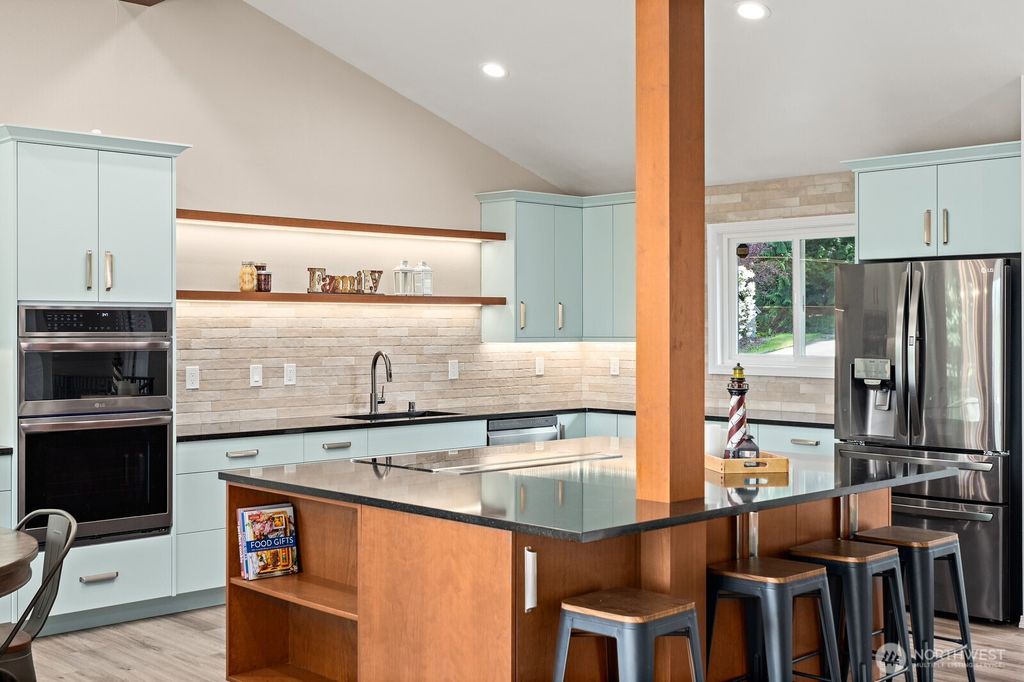 Photo of 5300 235th Avenue SE, Issaquah, WA 98029 (MLS # 2523946)