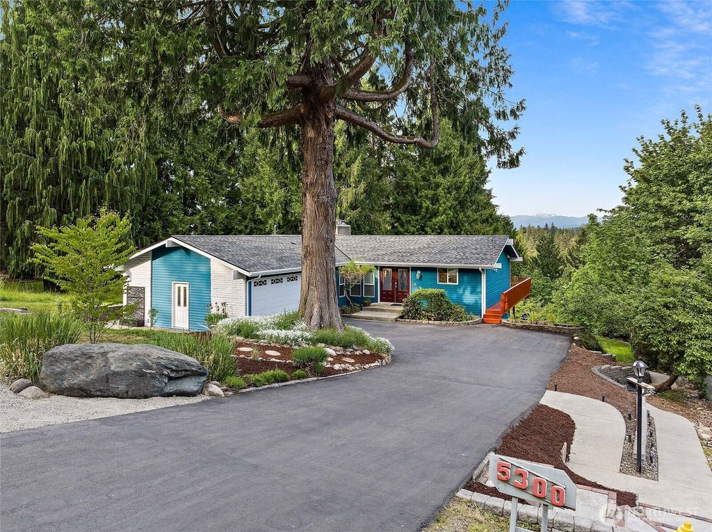 Photo of 5300 235th Avenue SE, Issaquah, WA 98029 (MLS # 2523946)