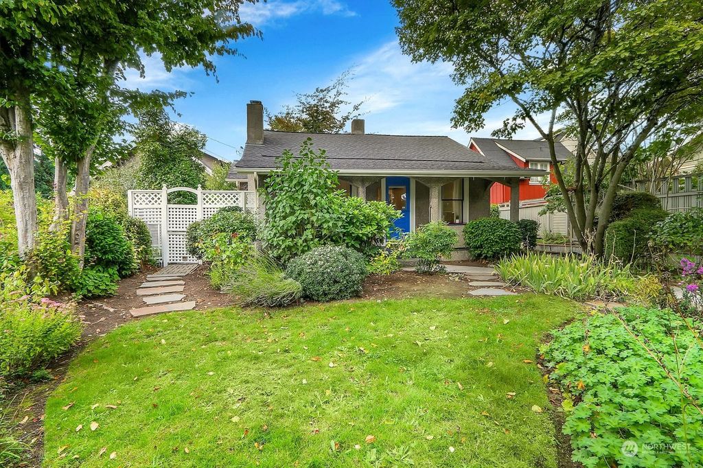 Photo of 3206 NE 60th Street, Seattle, WA 98115 (MLS # 2289846)
