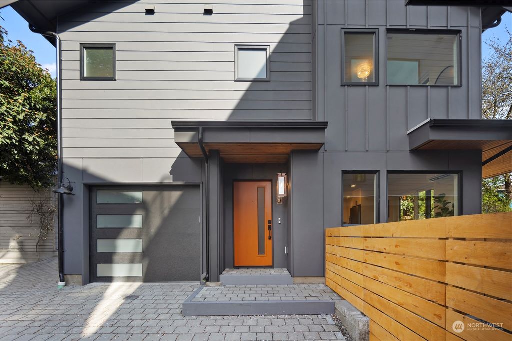 Photo of 3528 Woodlawn Avenue N, Seattle, WA 98103 (MLS # 2221547)