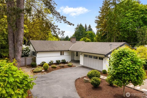Photo of 7047 NE 138th Street, Kirkland, WA 98034 (MLS # 2558142)