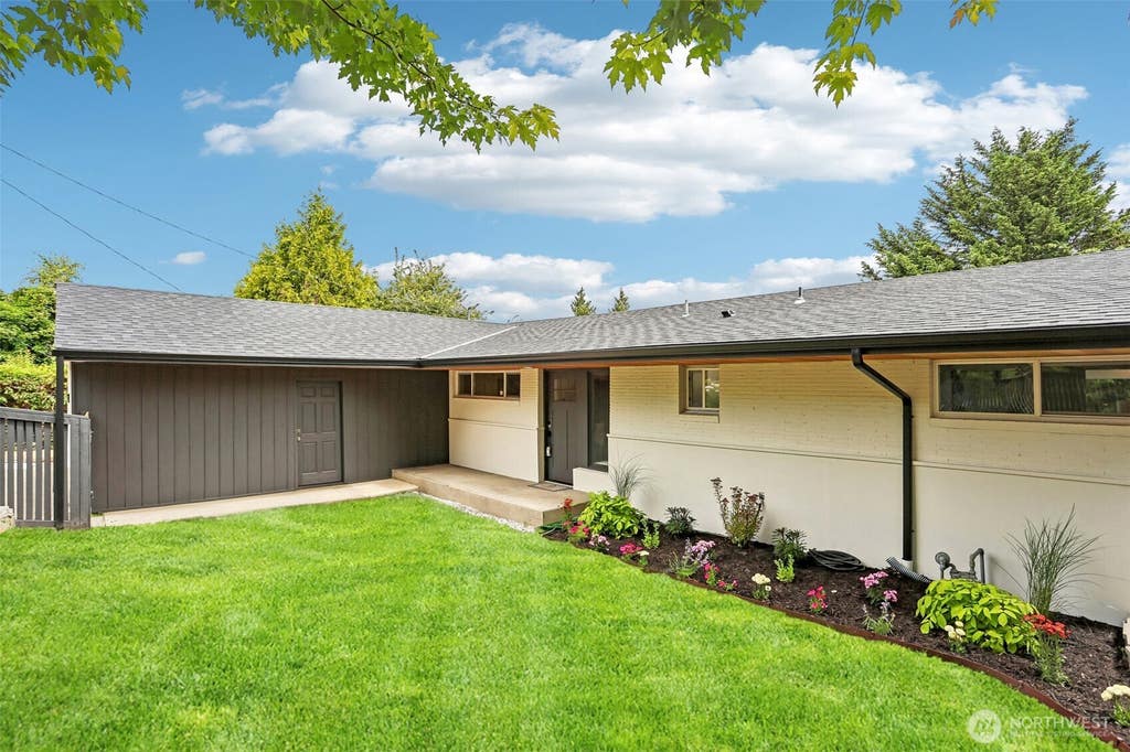 Photo of 1318 Lake Washington Boulevard S, Seattle, WA 98144 (MLS # 2549060)