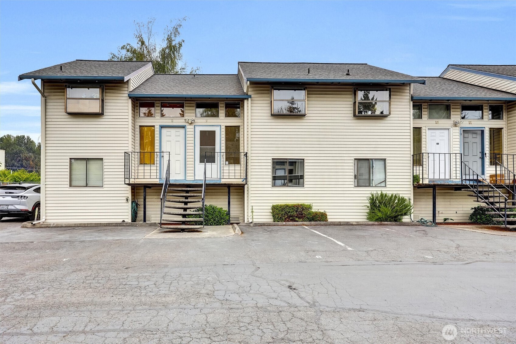 1313 W James Street 9