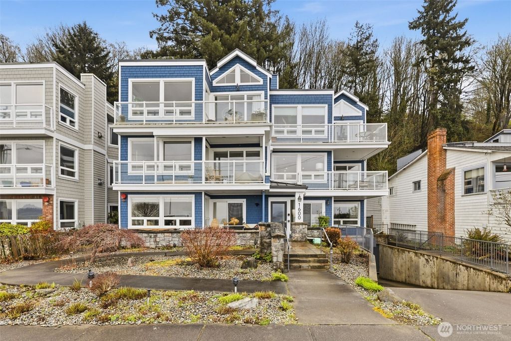 Photo of 1600 Alki Avenue SW #202, Seattle, WA 98116 (MLS # 2497814)