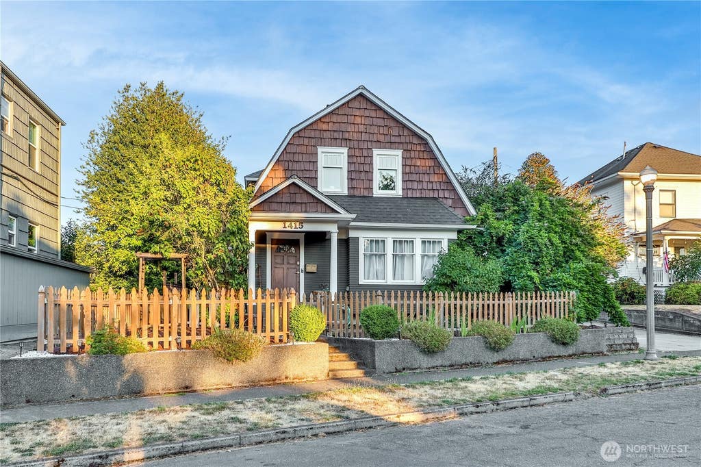 Photo of 1415 N Steele Street, Tacoma, WA 98406 (MLS # 2572885)