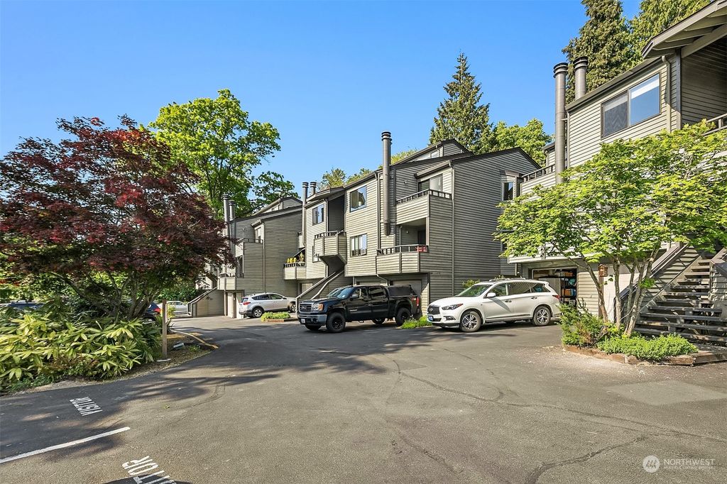 Photo of 7014 116th Avenue NE #D, Kirkland, WA 98033 (MLS # 2060448)