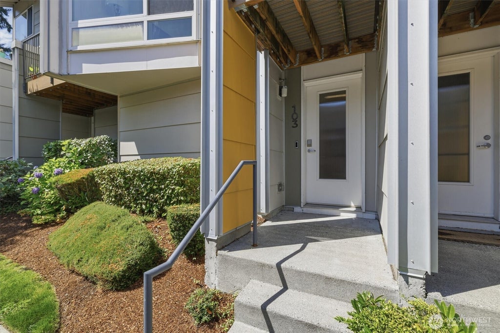 Photo of 15175 NE 81st Way #103, Redmond, WA 98052 (MLS # 2560554)