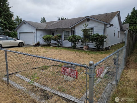 Photo of 2916 Russell Road, Centralia, WA 98531 (MLS # 2554279)