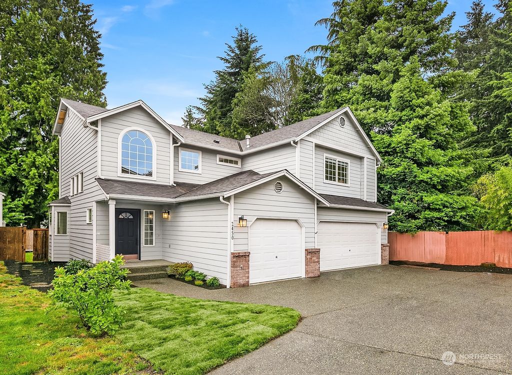 Photo of 2450 Ferndale Place NE, Renton, WA 98056 (MLS # 2129700)