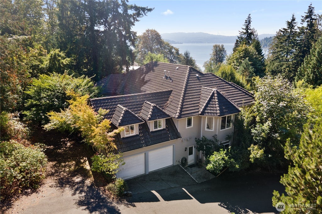 Photo of 19627 NE 33rd Place, Sammamish, WA 98074 (MLS # 2582542)