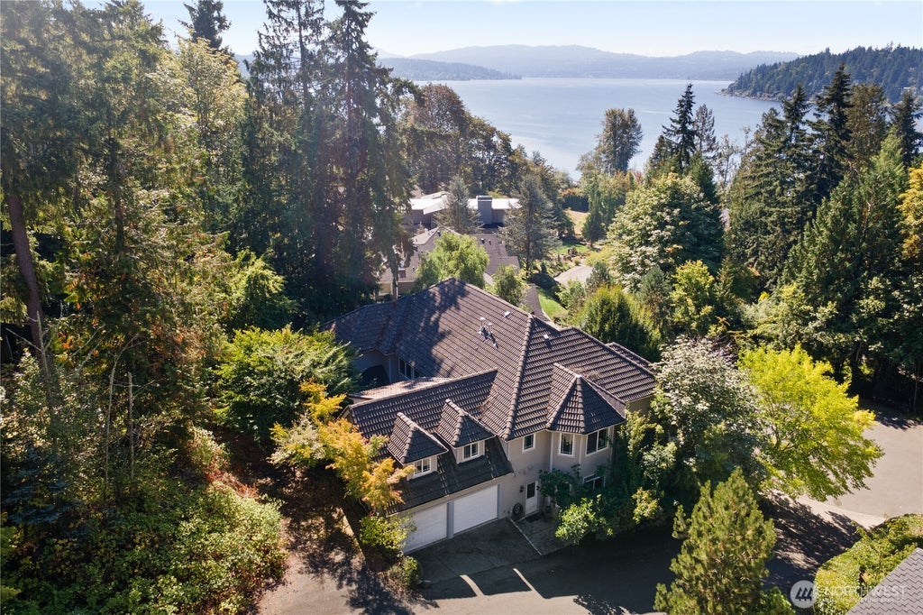Photo of 19627 NE 33rd Place, Sammamish, WA 98074 (MLS # 2582542)