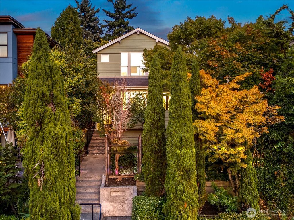 Photo of 824 30th Avenue, Seattle, WA 98122 (MLS # 2437699)