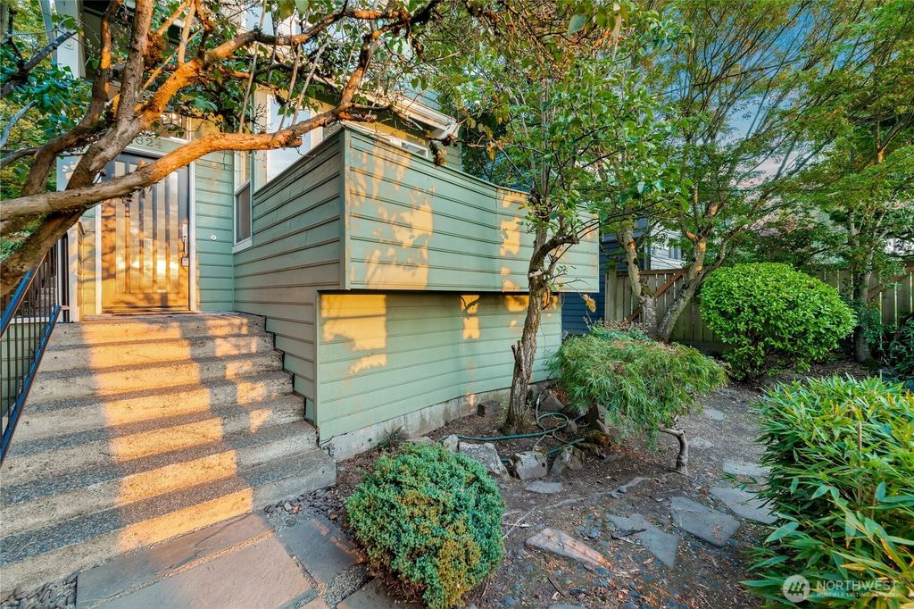 Photo of 824 30th Avenue, Seattle, WA 98122 (MLS # 2437699)