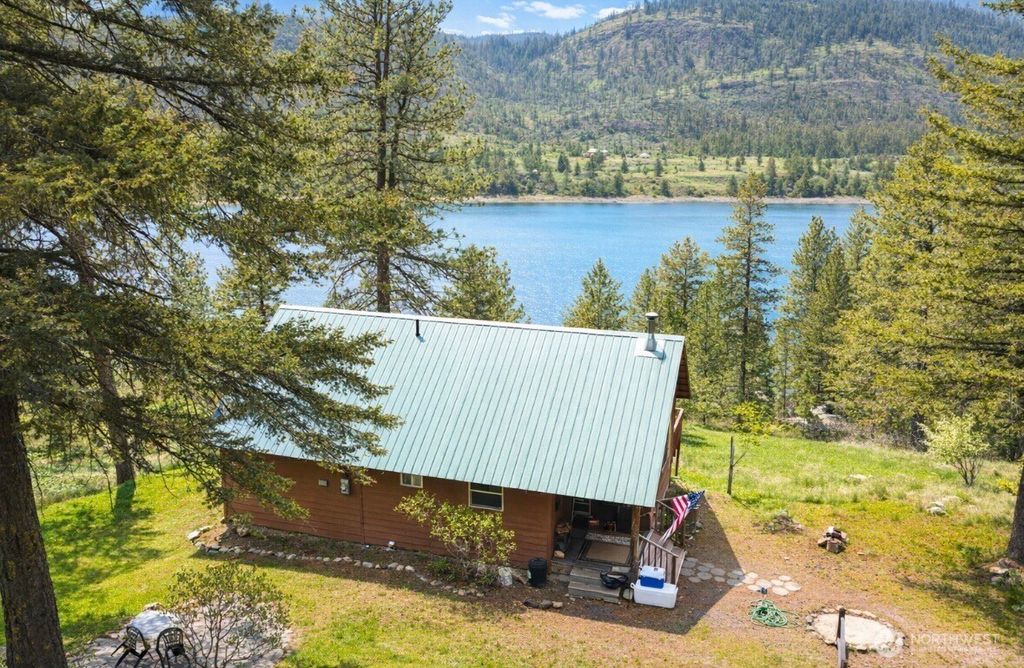 Photo of 40 E Wannacut Lane, Oroville, WA 98844 (MLS # 2509610)