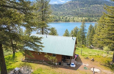 Photo of 40 E Wannacut Lane, Oroville, WA 98844 (MLS # 2509610)