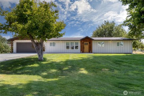 Photo of 939 Stanley Drive, College Place, WA 99324 (MLS # 2482611)