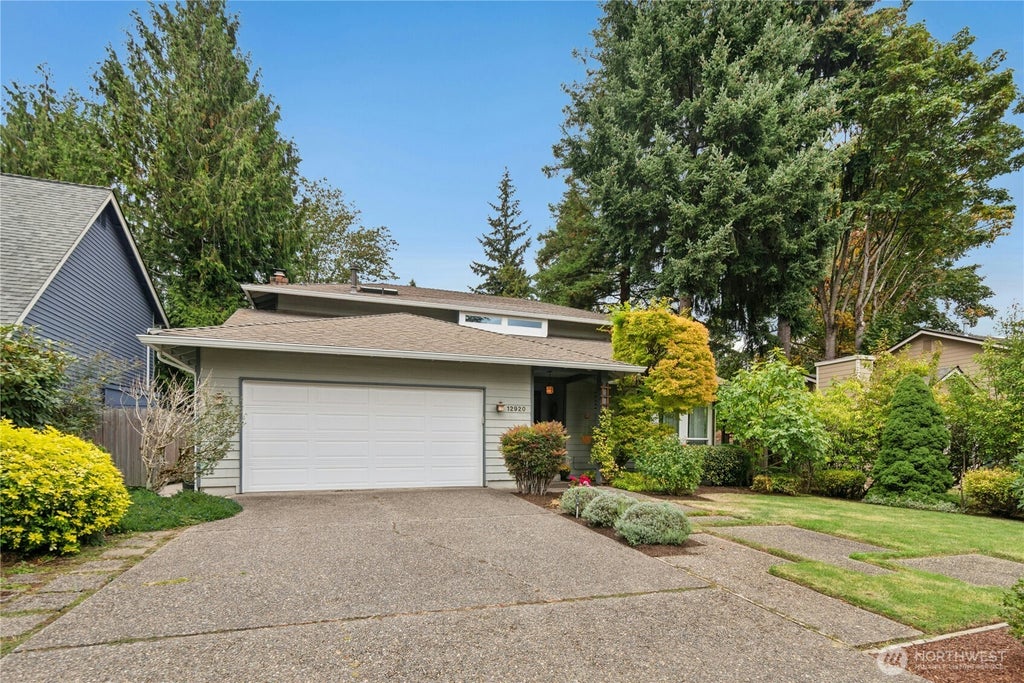 Photo of 12920 NE 111th Place, Kirkland, WA 98033 (MLS # 2581426)