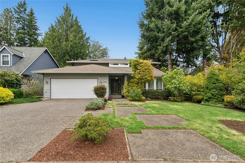 Photo of 12920 NE 111th Place, Kirkland, WA 98033 (MLS # 2581426)
