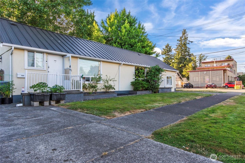 102 9th Street SW