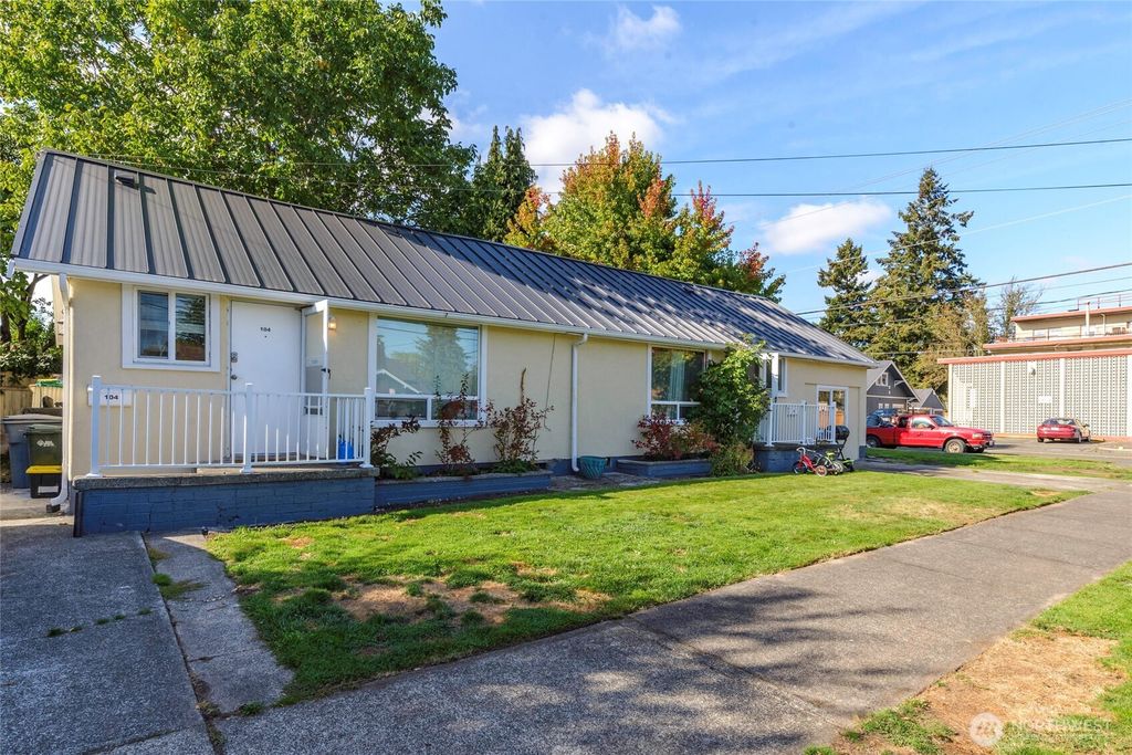 Photo of 102 &amp; 104 9th Street SW, Puyallup, WA 98371 (MLS # 2532388)