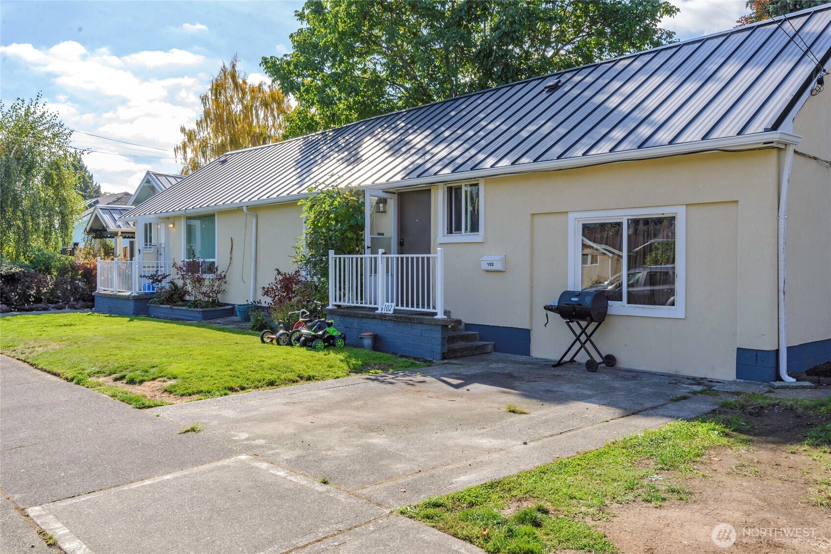 102 9th Street SW