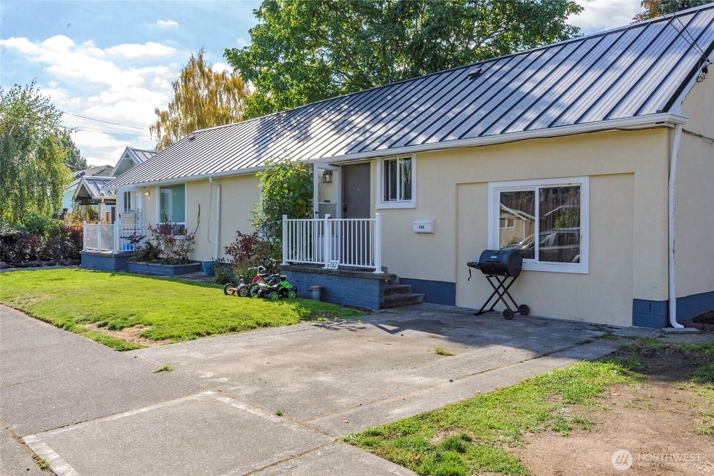 Photo of 102 &amp; 104 9th Street SW, Puyallup, WA 98371 (MLS # 2532388)