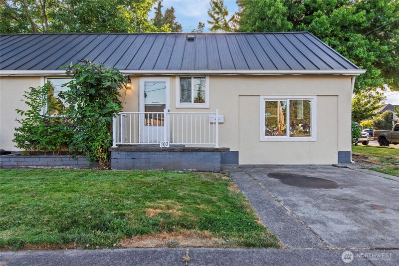 102 9th Street SW