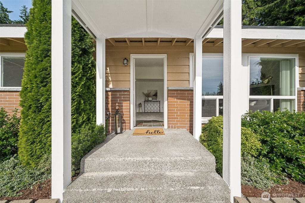 Photo of 35639 12th Avenue SW, Federal Way, WA 98023 (MLS # 2386514)