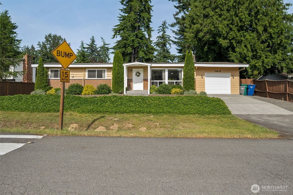 Photo of 35639 12th Avenue SW, Federal Way, WA 98023 (MLS # 2386514)