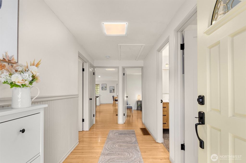 Photo of 8450 24th Avenue SW, Seattle, WA 98106 (MLS # 2466614)