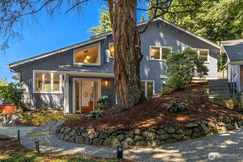 Photo of 5610 W Mercer Way, Mercer Island, WA 98040 (MLS # 2490307)