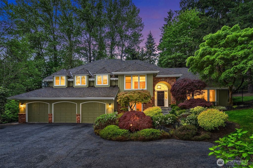 Photo of 14136 NE 32nd Place, Bellevue, WA 98007 (MLS # 2346977)