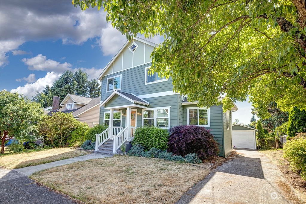 Photo of 6047 29th Avenue NE, Seattle, WA 98115 (MLS # 2138749)