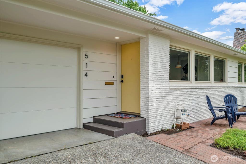 Photo of 514 Milroy Street SW, Olympia, WA 98502 (MLS # 2548290)