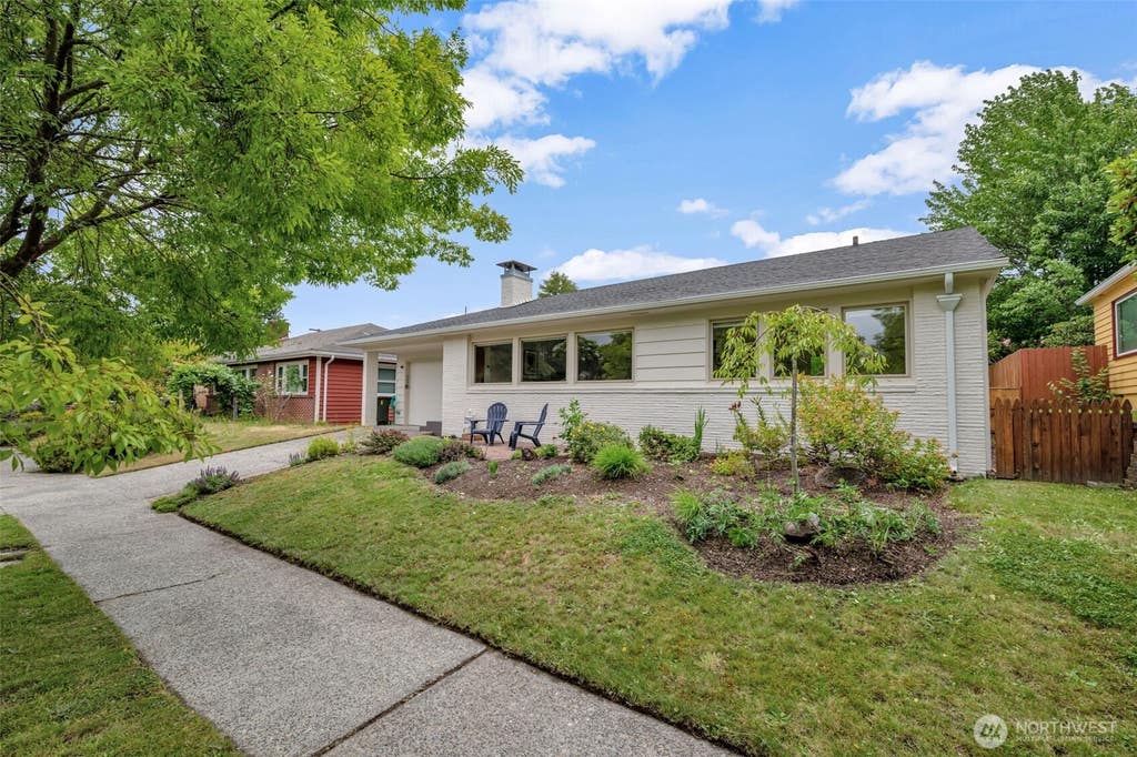 Photo of 514 Milroy Street SW, Olympia, WA 98502 (MLS # 2548290)