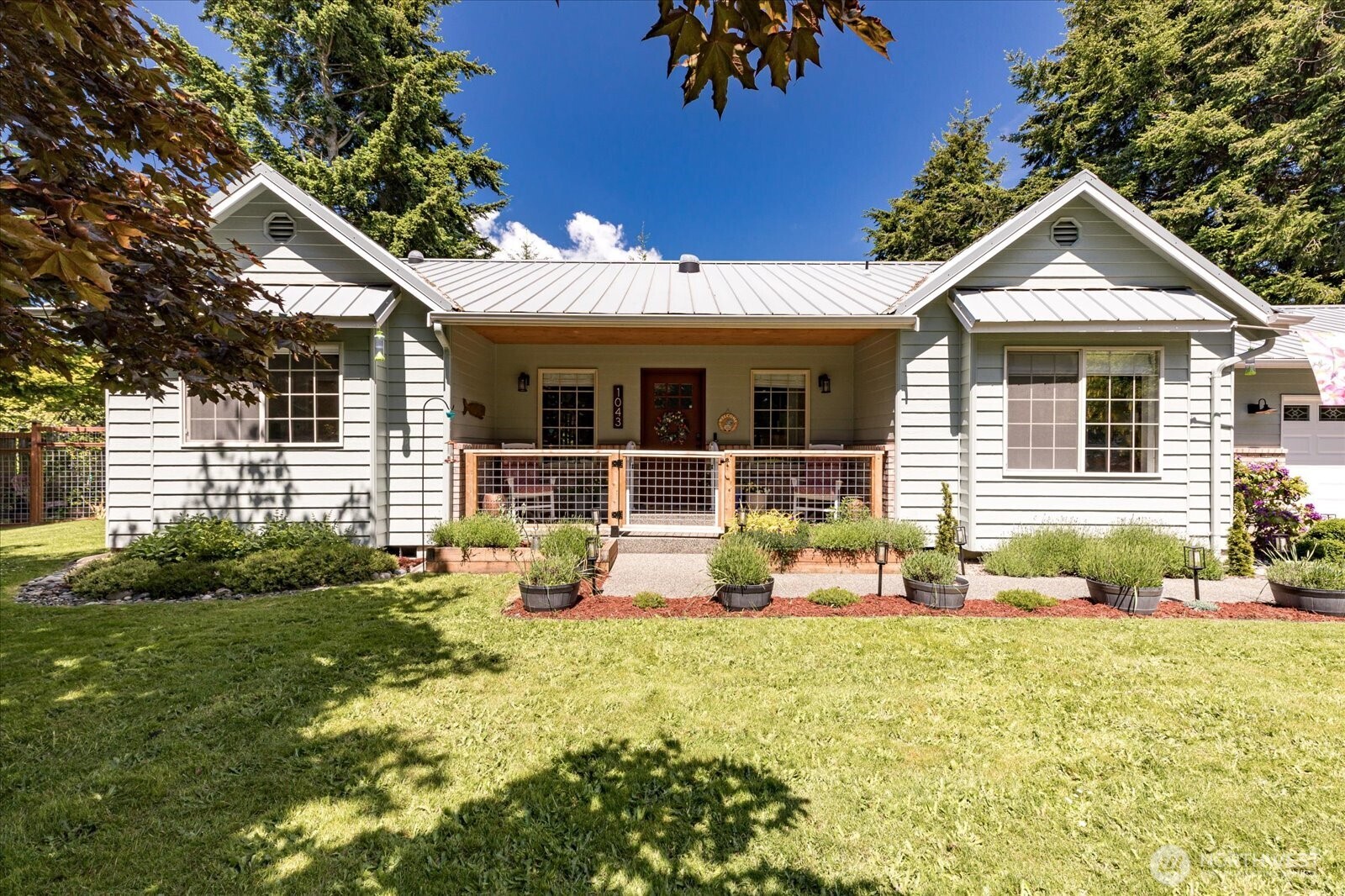 1043 NE Pennington Loop