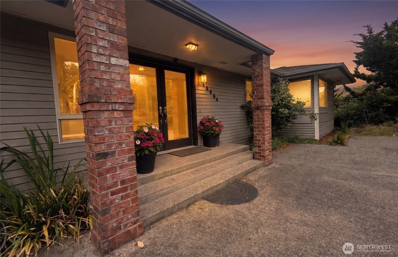 18064 Mariposa Lane