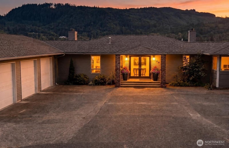 18064 Mariposa Lane