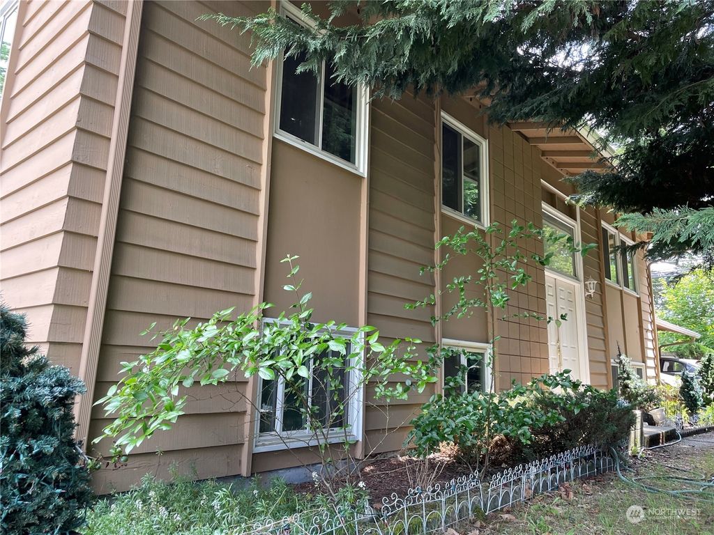 Photo of 5512 123rd Avenue SE, Bellevue, WA 98006 (MLS # 2071574)