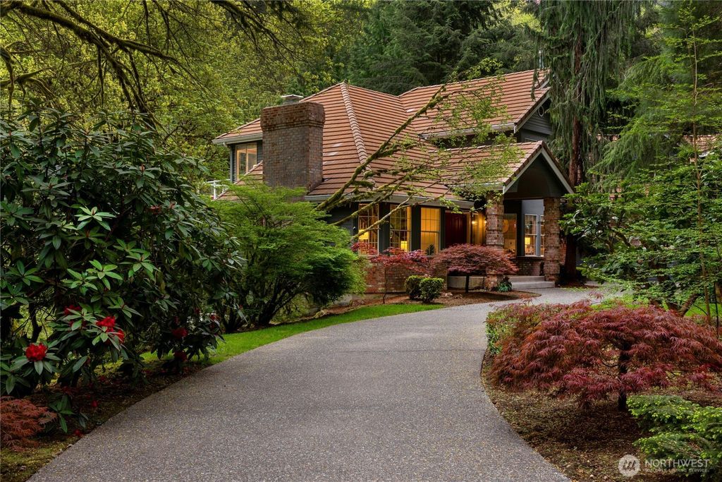 Photo of 14124 229th Drive SE, Issaquah, WA 98027 (MLS # 2514036)