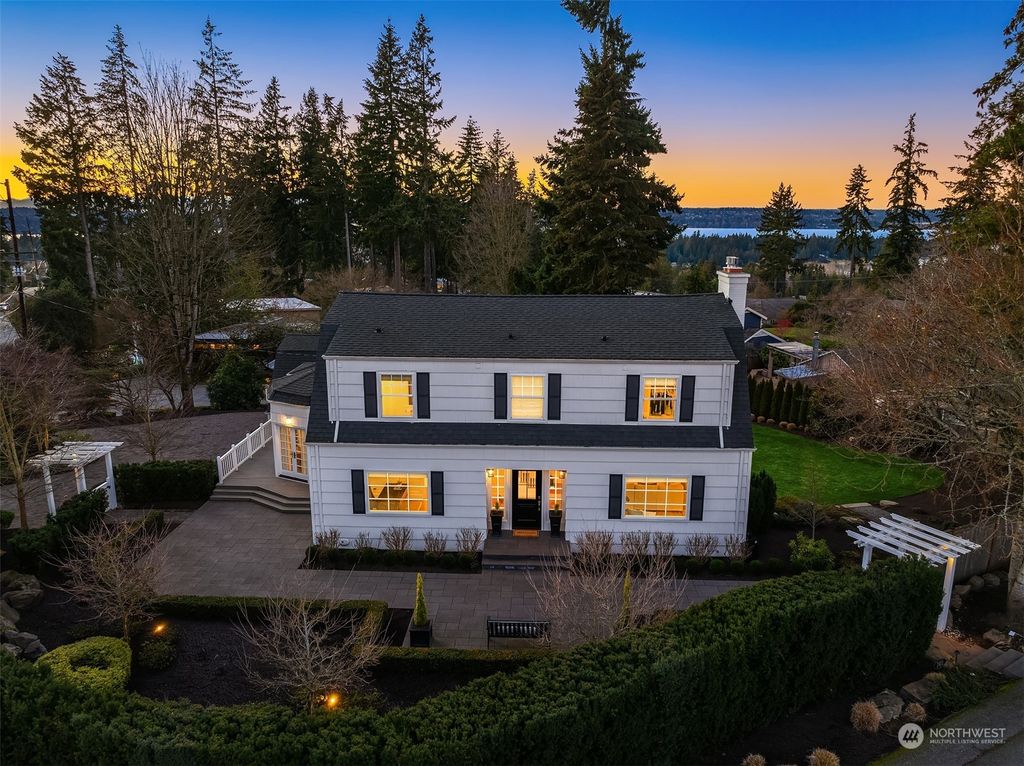 Photo of 2401 94th Avenue NE, Clyde Hill, WA 98004 (MLS # 2326711)