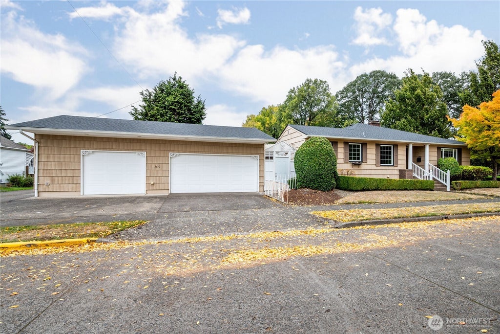 Photo of 2610 Field Street, Longview, WA 98632 (MLS # 2589741)