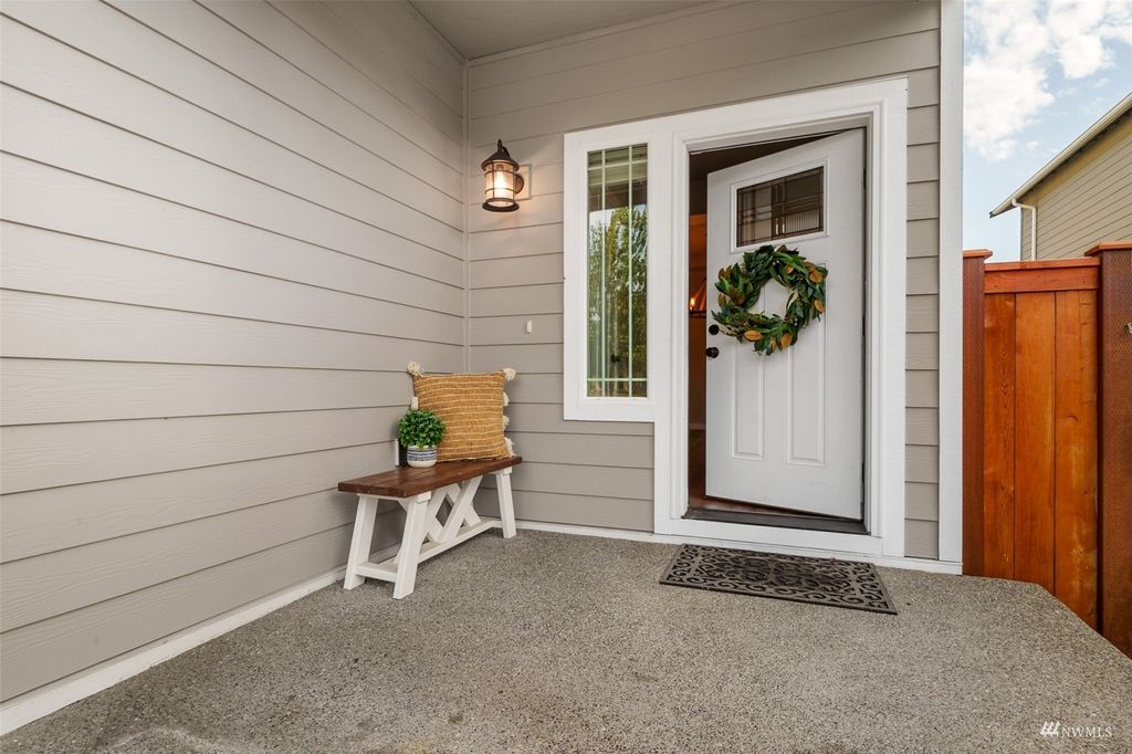 Photo of 436 Bondgard Avenue E, Enumclaw, WA 98022 (MLS # 1987380)