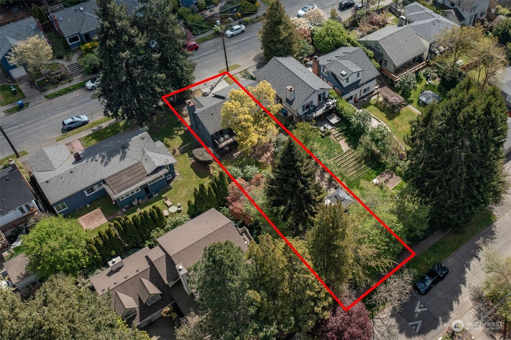 Photo of 5741 40th Avenue NE, Seattle, WA 98105 (MLS # 2224367)