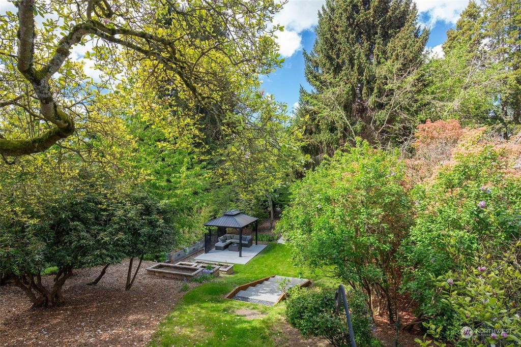 Photo of 5741 40th Avenue NE, Seattle, WA 98105 (MLS # 2224367)