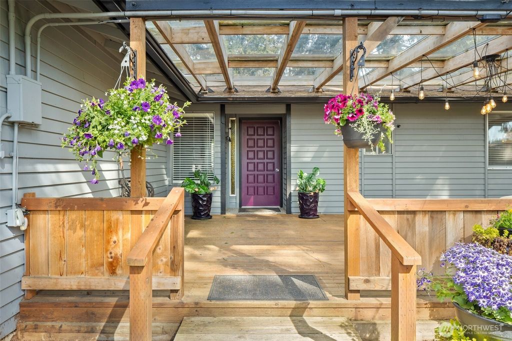 Photo of 18320 Corliss Avenue N, Shoreline, WA 98133 (MLS # 2522104)