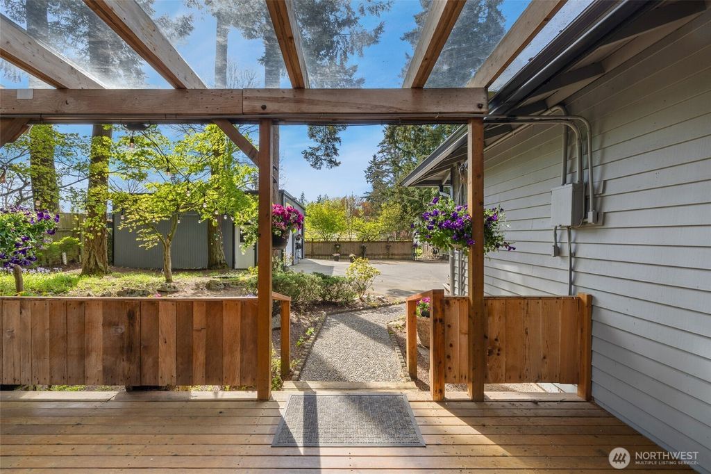 Photo of 18320 Corliss Avenue N, Shoreline, WA 98133 (MLS # 2522104)